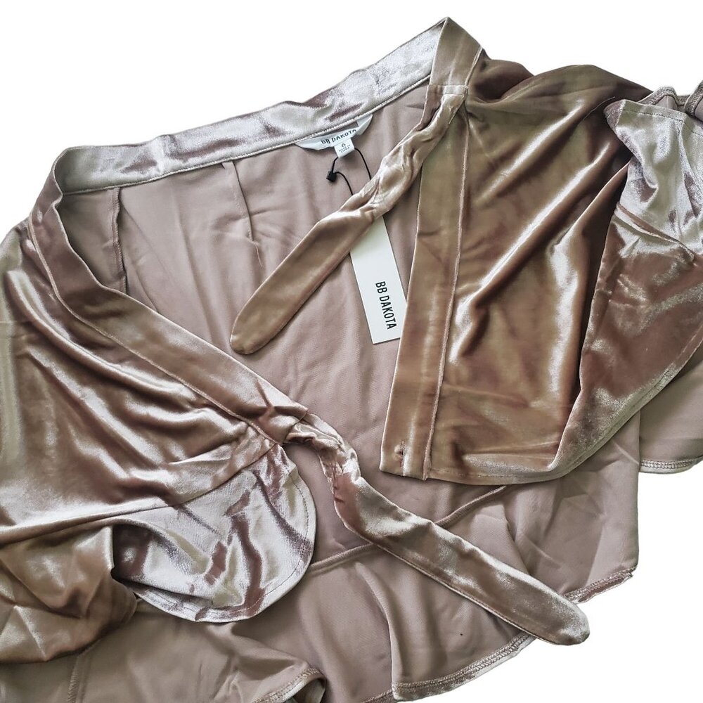Bb Dakota womens Mini Skirt Size Small Velvet wrap Pale Gold Color Ruffle New - Picture 10 of 16